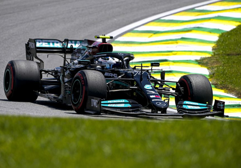 Overwinnaar Bottas gokte met rode band: "Het einde was echt overleven"