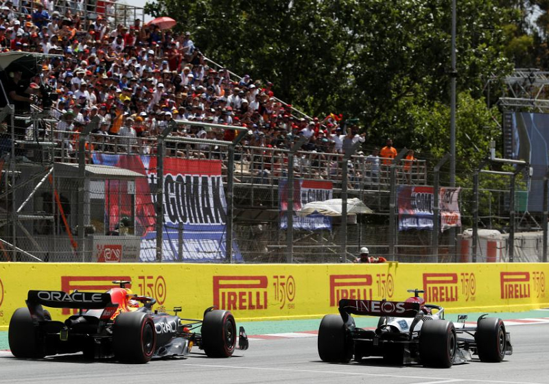 VÍDEO: El rebase de Checo Pérez sobre George Russell