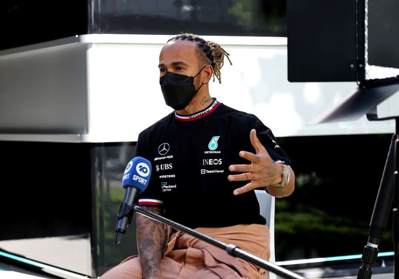 Hamilton vraagt met statement aandacht voor slachtoffers oorlog Oekraïne