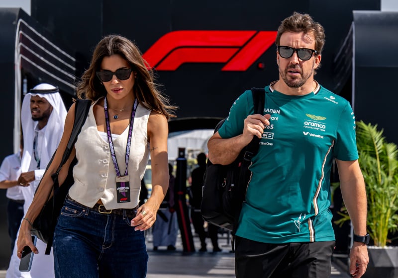 Alonso maakt naam eerste kindje wereldkundig en krijgt prachtig cadeau van Formule 1