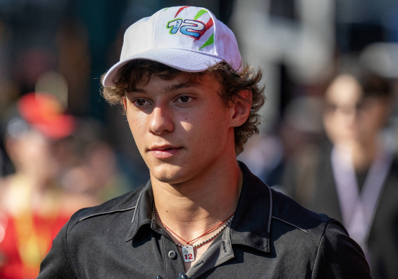 Hamilton replacement RED FLAGS debut session with huge crash