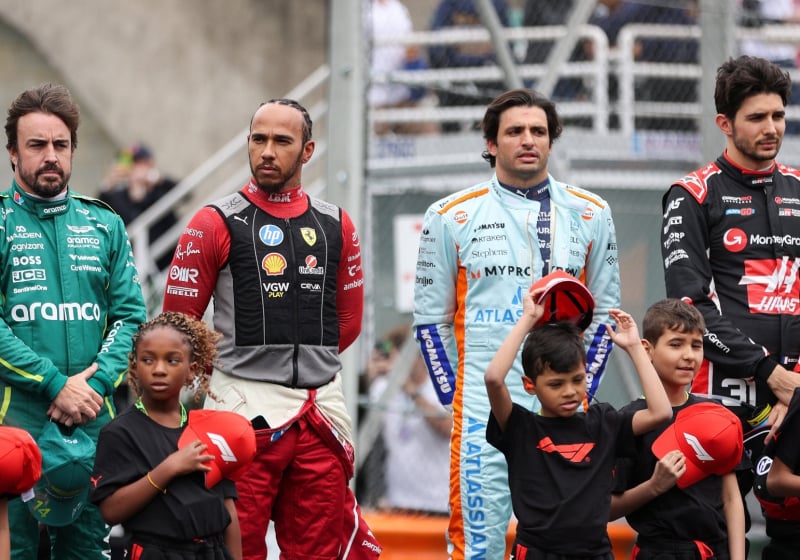 Alonso, Hamilton, Sainz and Ocon stood alongside one another in F1 race suits before 2025 Brazilian GP