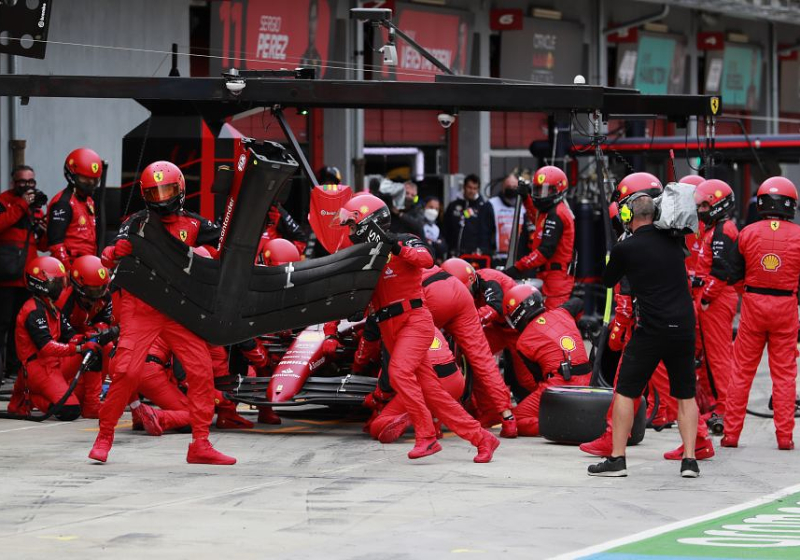 Mika Hakkinen critica falta de experiencia de Ferrari
