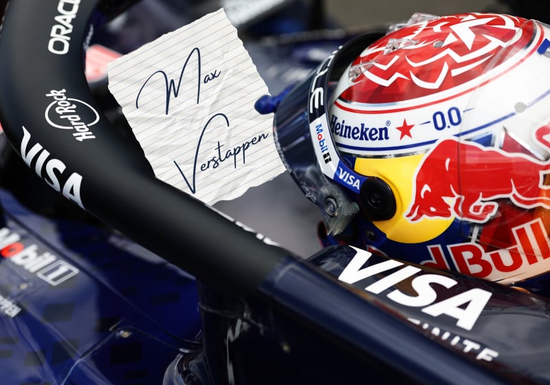 Dit is waarom Verstappen in de cockpit steeds een A4-velletje krijgt van Lambiase