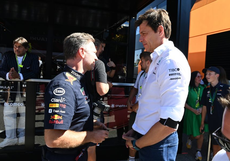 Horner sobre su foto con Wolff: "No se ve mi puño cerrado"