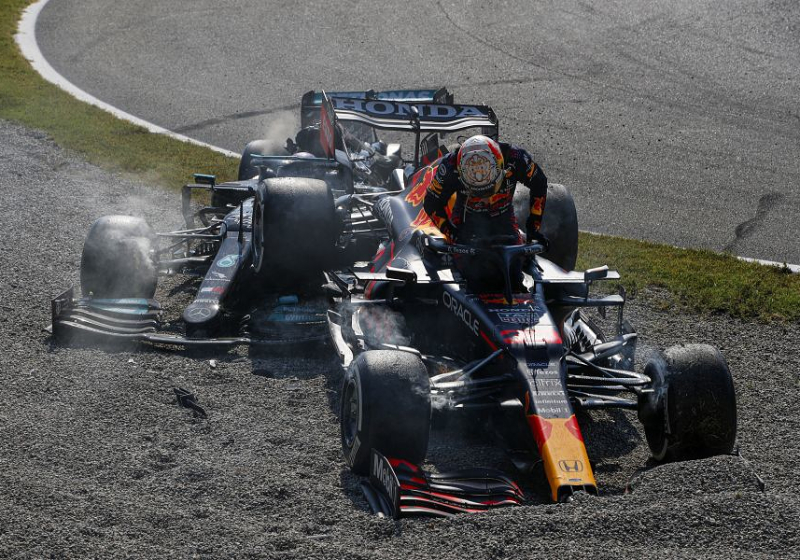 Hamilton begrijpt reactie Verstappen na Monza-crash: "Ik had wel gekeken, maar ik ben ouder"
