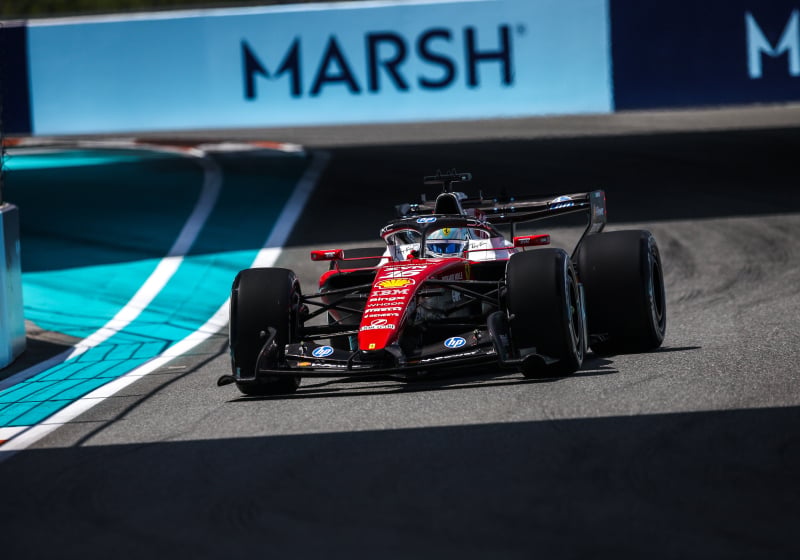 Verstappen tweede in vrije training Miami achter Leclerc, motorproblemen bij Mercedes