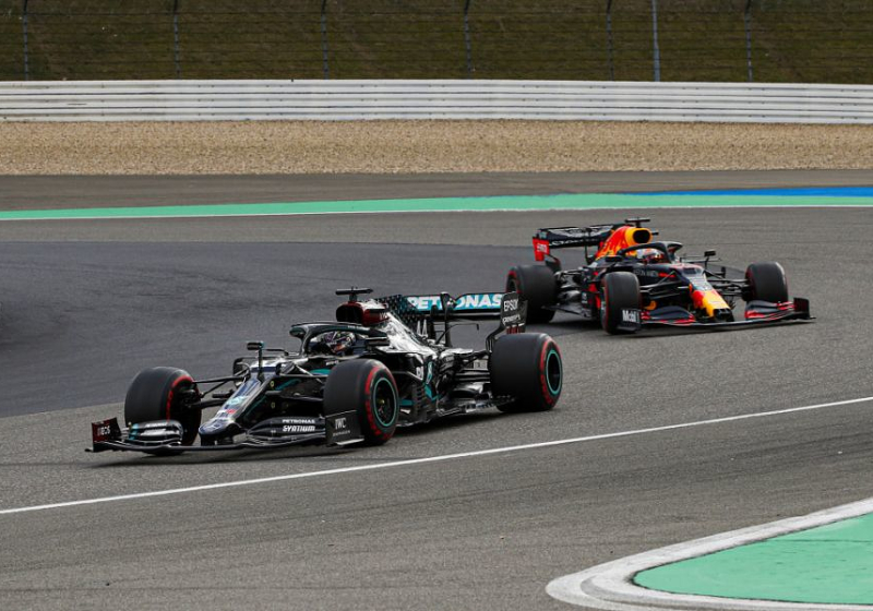 Grand Prix van de Eifel: Hamilton wint spektakelstuk, Verstappen tweede