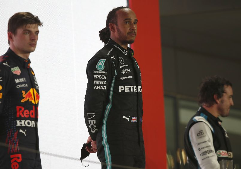 Prost: 'Hamilton heeft het geluk dat Verstappen hem zo erg pusht'