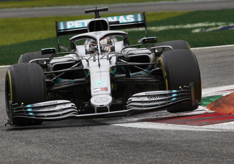 Hamilton verrast: "Lijkt erop dat we kunnen vechten met Ferrari"