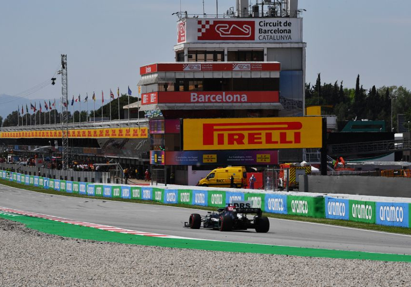 Hamilton tees himself up for historic pole as Red Bull struggle in Spain