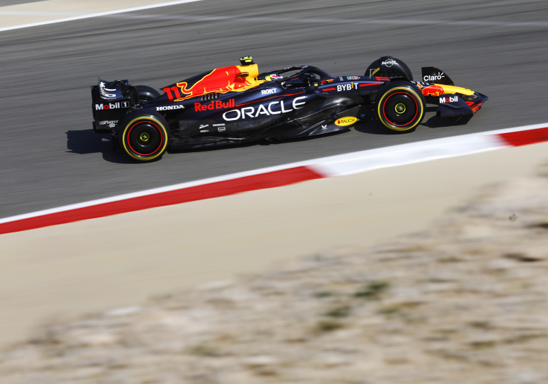 Checo Pérez: Daniel Ricciardo no deja de sonreír y eso ayuda a todo el equipo