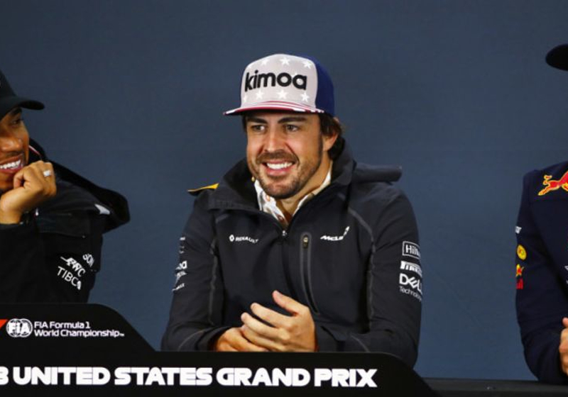 Alonso complimenteert Hamilton: 'Om Fangio te evenaren is een geweldige prestatie'