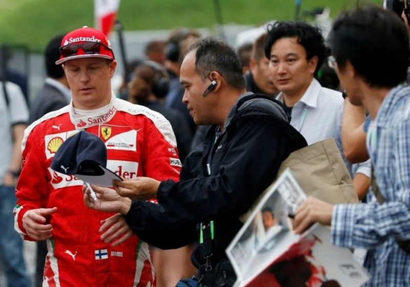 Kimi Räikkönen valt uit tijdens eerste vrije training Bahrein