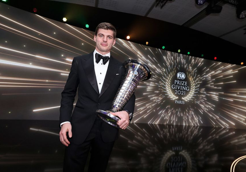 Hamilton-fans willen titel bij Verstappen weghalen na ontslag Masi