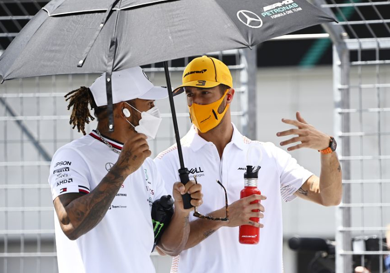 Ricciardo niet bang voor Hamilton en Verstappen: “Zal ze aanvallen als het kan”