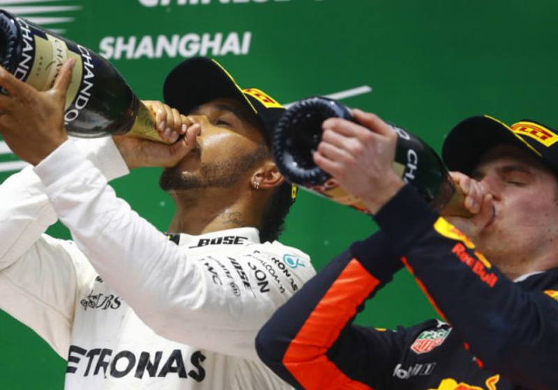 Verstappen over Hamilton: 'Natuurlijk is hij supergoed, maar ik kan ook in zo'n auto winnen'