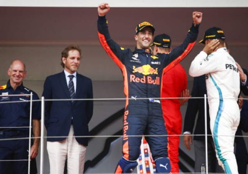 Daniel Ricciardo: 'Heb één biertje gedaan en ben toen in bed gekropen'