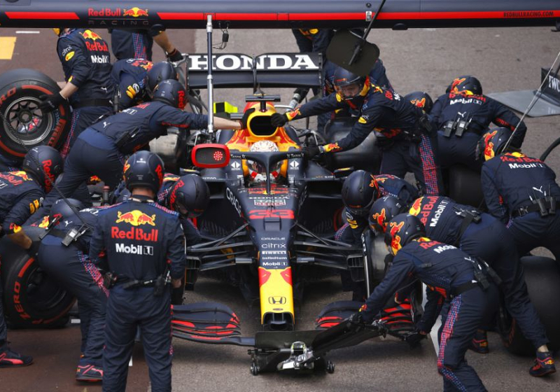 Hill ziet heel Red Bull om Verstappen draaien: 'Moeilijk om je daarbij op je gemak te voelen'