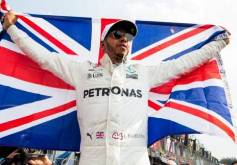 Hamilton 'blown away' with guard of honour