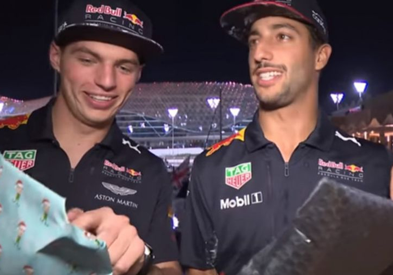 VIDEO: Coureurs geven elkaar hilarische kerstcadeautjes!