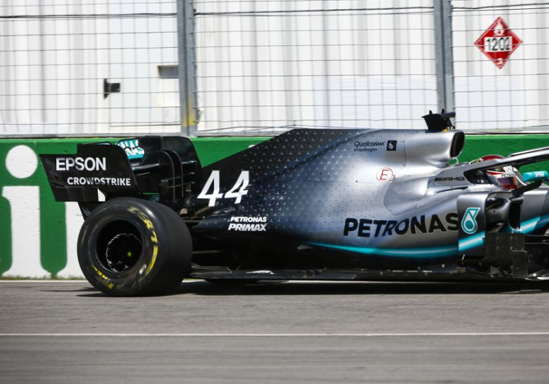 Hamilton relativeert lekke band: 'Het was een onschuldig foutje'