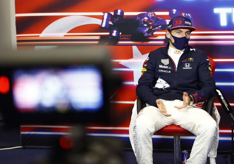 Albers ziet nervositeit bij Verstappen: "Hij heeft ook lopen rommelen en klooien in Turkije"