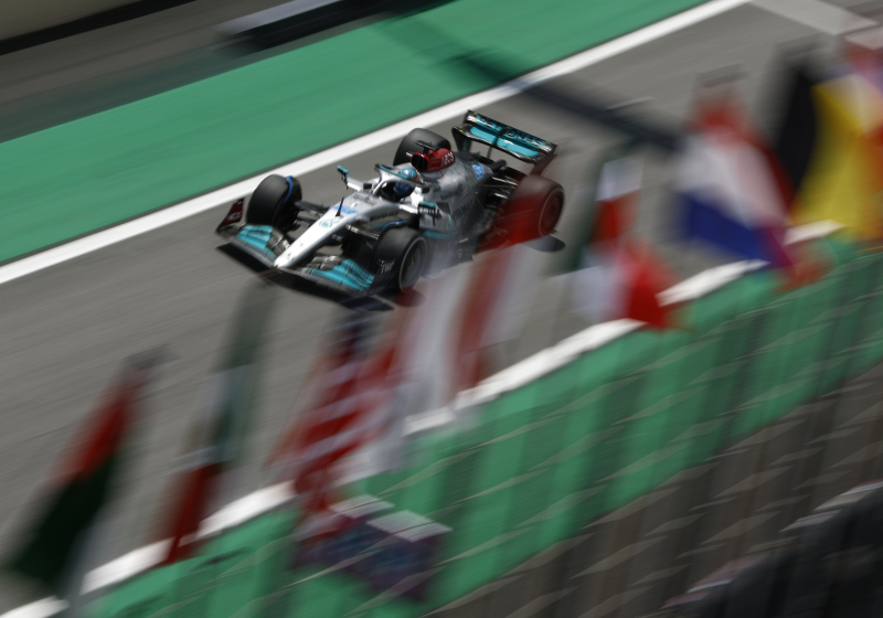 Russell wint sprintrace in Brazilië, drama voor Verstappen