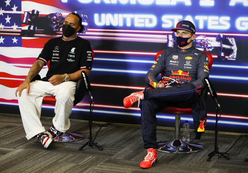 Stewart waarschuwt Verstappen en Hamilton: 'Ze zijn allebei aan het overdrijven'