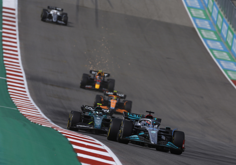 Russell biedt Sainz excuses aan na crash, maar "contact was onvermijdelijk"