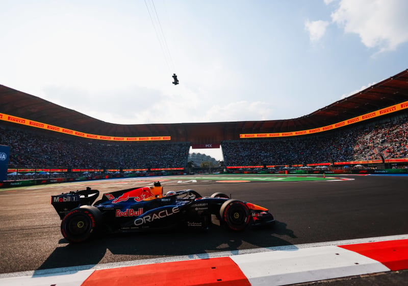 FIA roept Verstappen en Lawson op het matje na botsing, Leclerc topt VT2 in Mexico