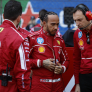 Hamilton explica la IMPACTANTE caída de Ferrari en el GP de China