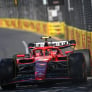 Sainz wint Grand Prix van Australië na uitvalbeurt Verstappen en enorme crash Russell