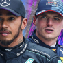 Hamilton klaagt over paaltje dat Verstappen los heeft gereden: 'Onmogelijk om kerbstones te zien'