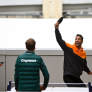 Norris verslaat Ricciardo met tafeltennis, Hamilton vliegt halve wereld rond | Social Wall