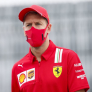 Vettel praat mee met Binotto: 
