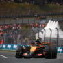 LIVE | Dutch GP: Verstappen crasht van de baan! Code rood hangt uit