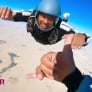 Hamilton deelt sky dive-video: 'Dit is wat ik het liefste doe'