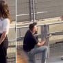 Man doet huwelijksaanzoek op tribune tijdens pole Verstappen in Bakoe