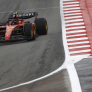 Sainz verklaart dramatische vorm Ferrari: "Hier komen al onze zwakheden naar voren"