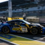 Boete uitgedeeld na bijzonder gevaarlijke crash in Q1, Porsche-damesteam trekt zich terug