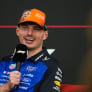 Verstappen knipoogt over gehekelde Red Bull-vleugel: 'Bleef dit keer tenminste op de baan'