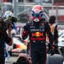Internet doet diepe buiging voor Verstappen: 'Pole, ondanks alle rode en gele vlaggen'