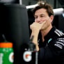 Wolff over track limits Antonelli: 'Misschien kussen onder z'n kont leggen'