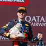 Verstappen ontvangt eindelijk nieuwe winnaarsbeker van Hongaarse Grand Prix