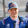 Verstappen met brede glimlach na pole op Nürburgring: 