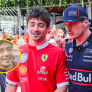 Verstappen breekt in tijdens interview Leclerc: Ferrari-coureur kan het net drooghouden
