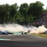 Ongelofelijke crash: massale kettingbotsing op Monza zorgt voor chaos