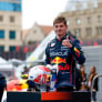 Verstappen heer en meester in Azerbeidzjan bij dramatische dag voor McLaren