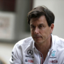 Wolff over porpoising: "Achter gesloten deuren praten Leclerc en Verstappen er wel over"
